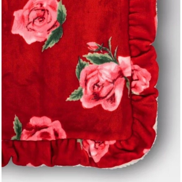 Rose Printed Plush Throw with Faux Shearling Reverse Ruffled Trim Red -Threshold - Picture 4 of 5